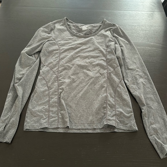 Dark gray women’s Reebok athletic long sleeve size small fits like a medium. - Picture 1 of 3